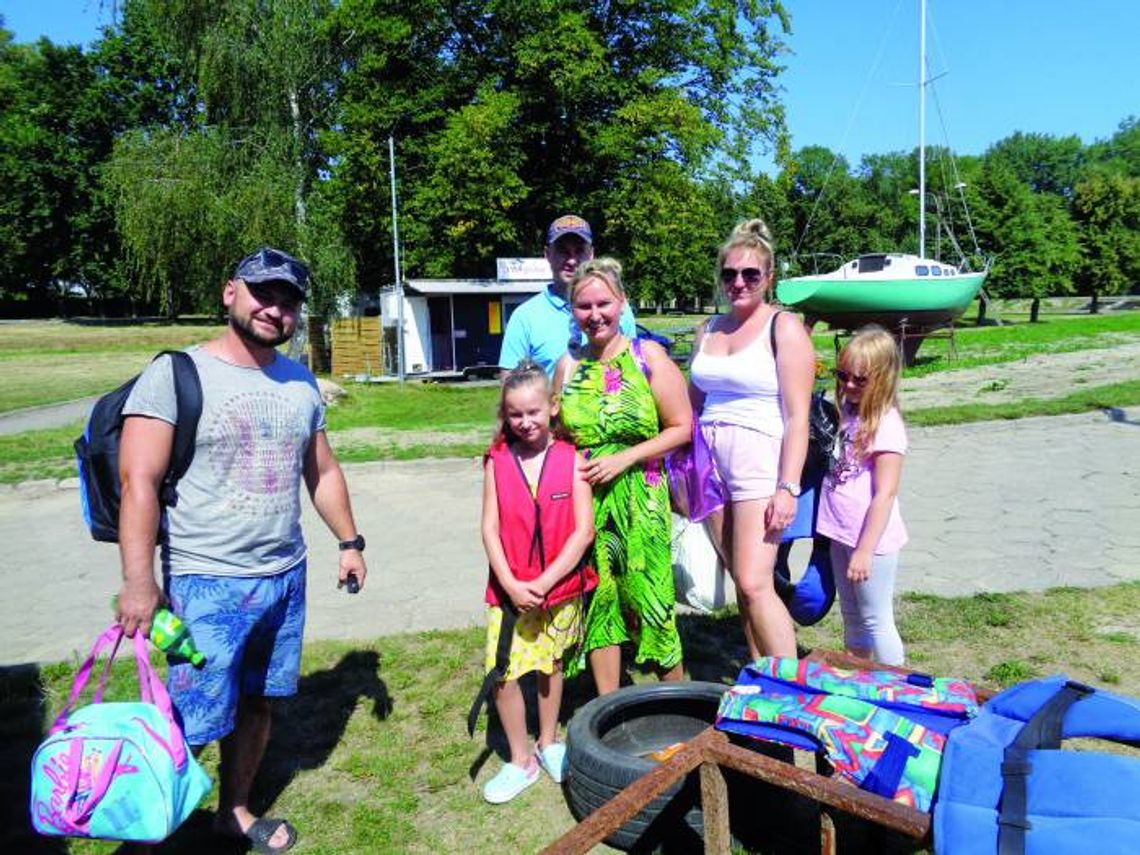 I SZUMI SZUMI WODA I PŁYNĘ SOBIE W DAL