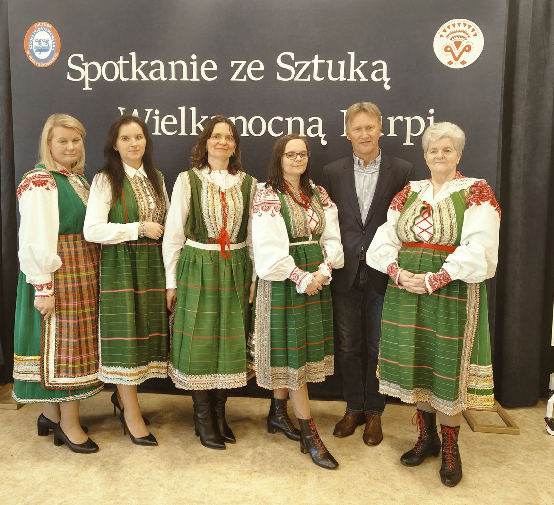 JAJA W CZWÓRCE, czyli PIELĘGNOWANIE TRADYCJI JAJA W CZWÓRCE, czyli PIELĘGNOWANIE TRADYCJI