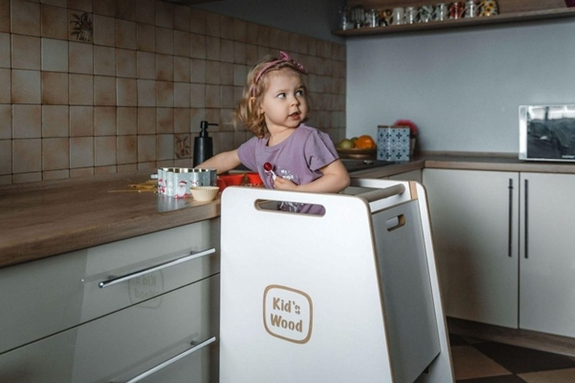 Jaki kitchen helper wybrać? Poradnik dla rodziców + przegląd modeli