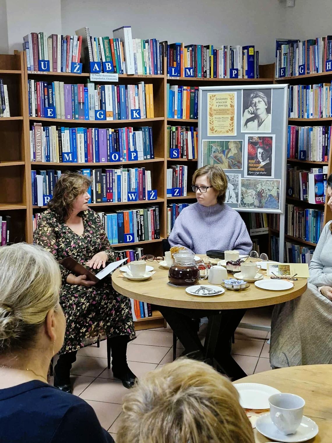 Jesienny wieczór z poezją