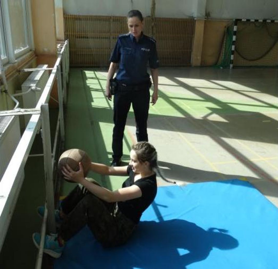 KANDYDACI DO POLICJI ĆWICZYLI POD OKIEM FUNKCJONARIUSZEK