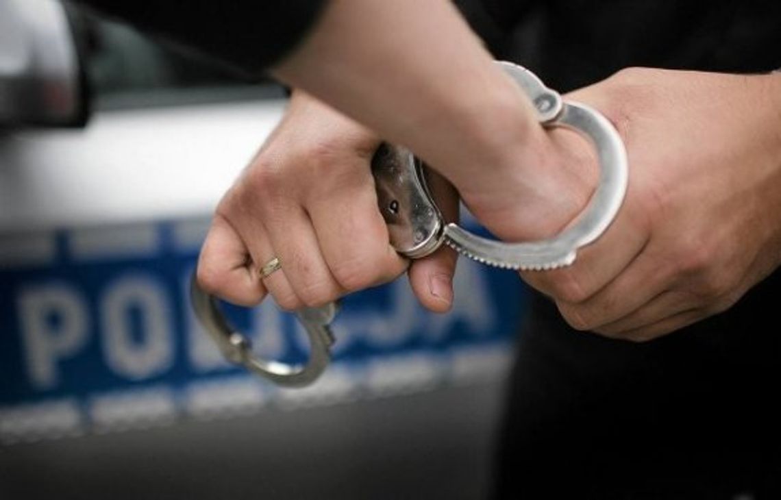 Kierował groźby karalne do matki i znieważył policjantkę