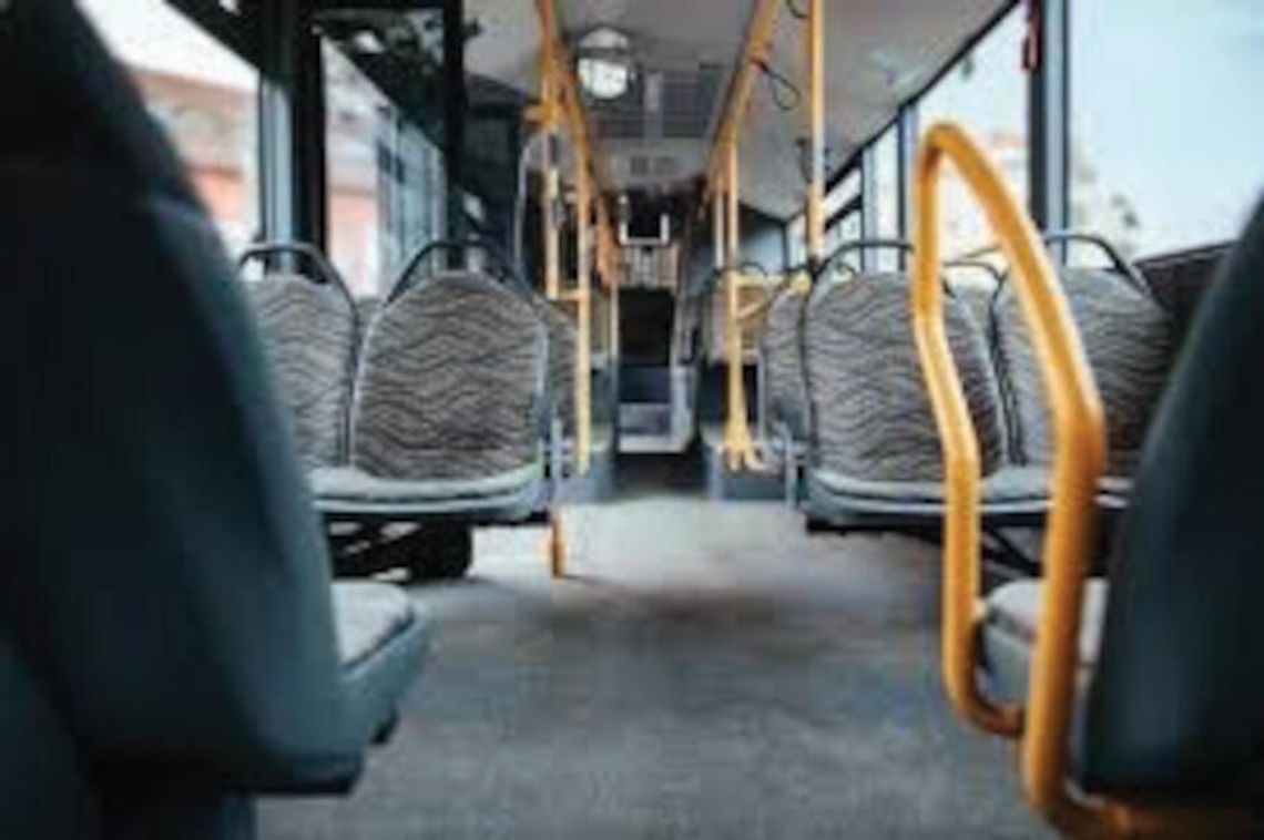 Kierowca autobusu groził bronią?