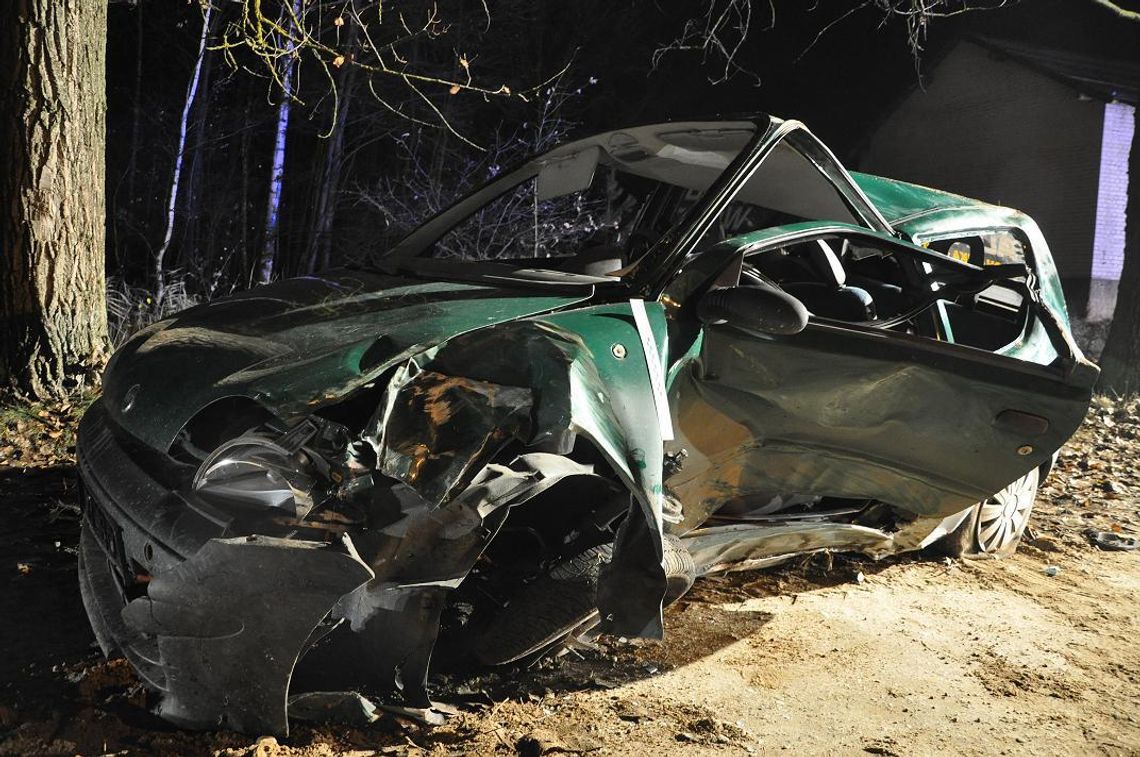 Kierowca przygnieciony przez auto. Wypadek w m. Stawinoga