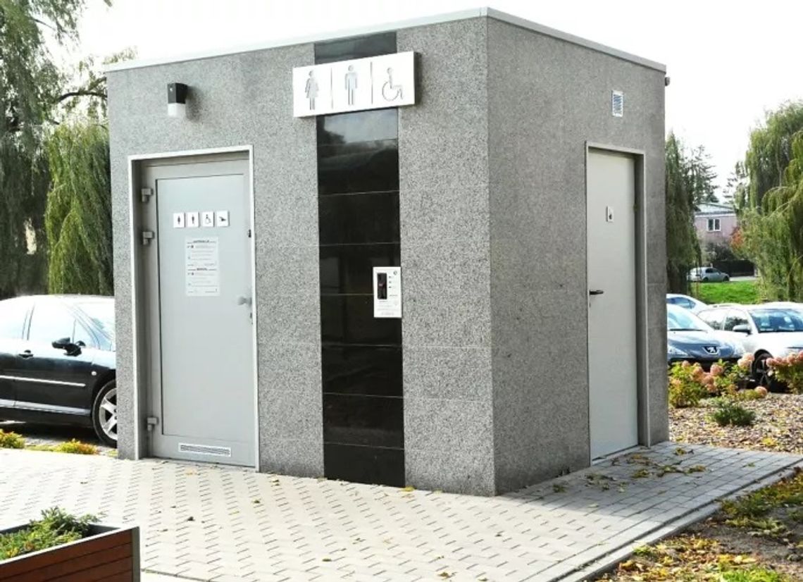 Kolejne dwie toalety