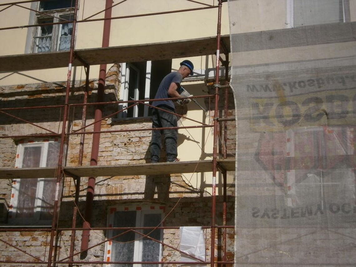 Kolejny budynek w remoncie