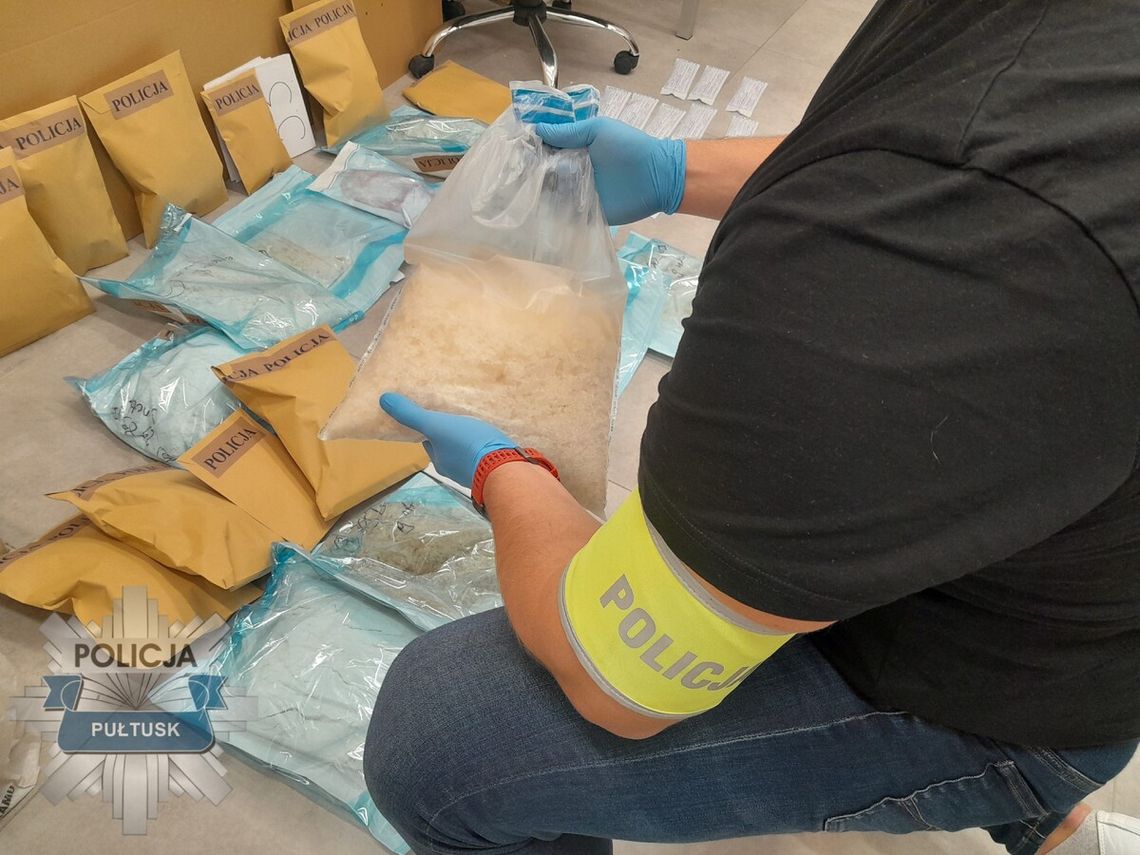 Kryminalni z Pułtuska i Stołecznej Policji przejęli ponad 20 kg narkotyków Kryminalni z Pułtuska i Stołecznej Policji przejęli ponad 20 kg narkotyków