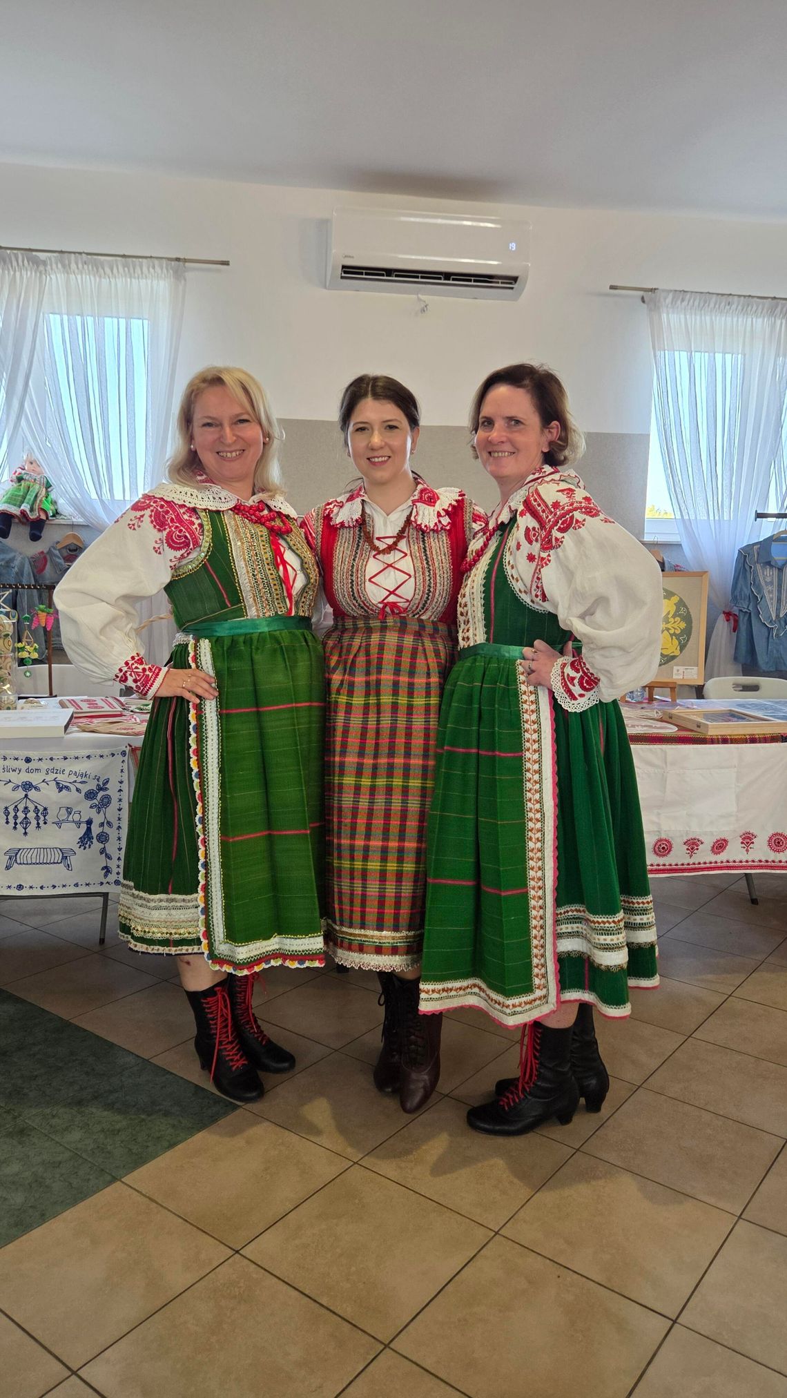 KURPIE BIAŁE ŻYJĄ KURPIE BIAŁE ŻYJĄ
