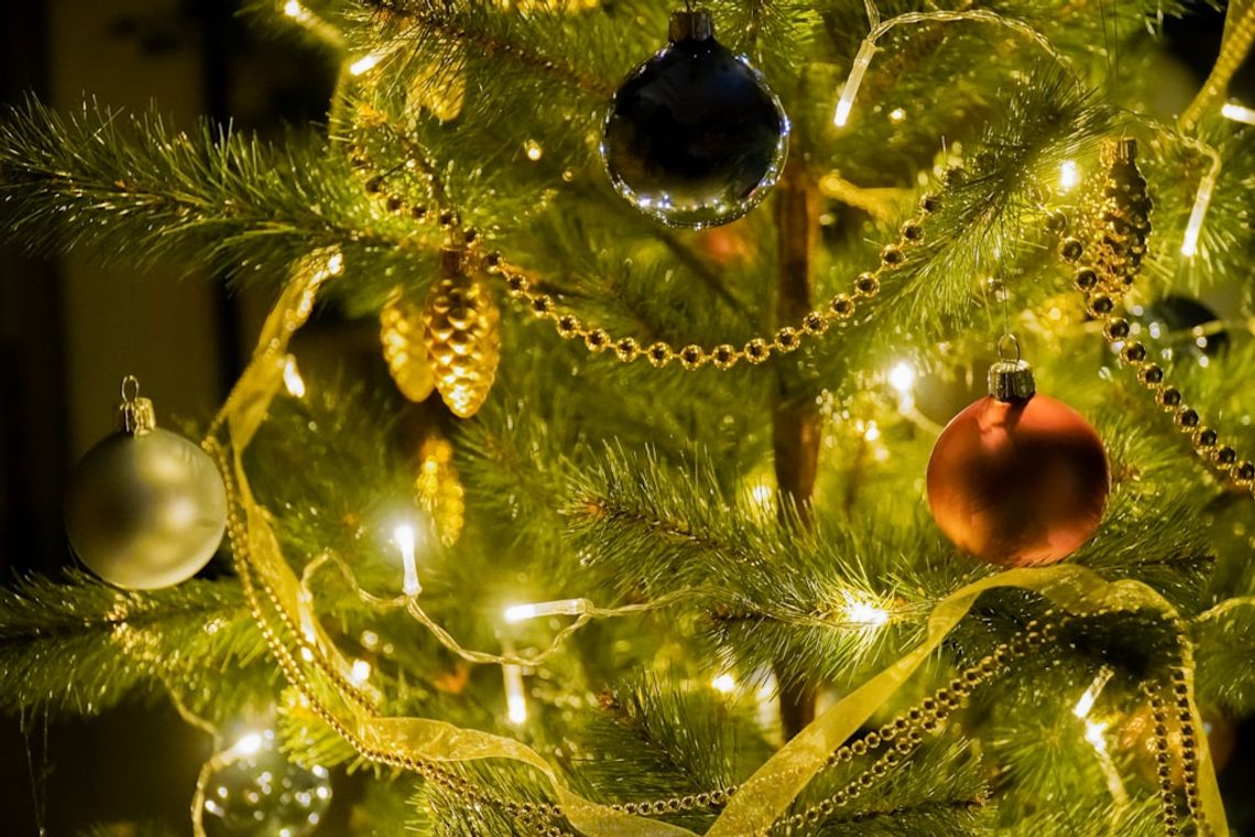 Łańcuchy na choinkę – nieodzowny element świątecznej dekoracji Łańcuchy na choinkę – nieodzowny element świątecznej dekoracji
