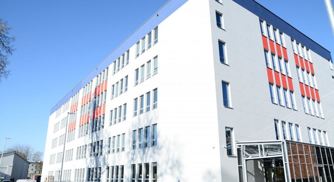 LEGIONOWO. Kierowca Uber`a bawił się “ptaszkiem” pod szpitalem