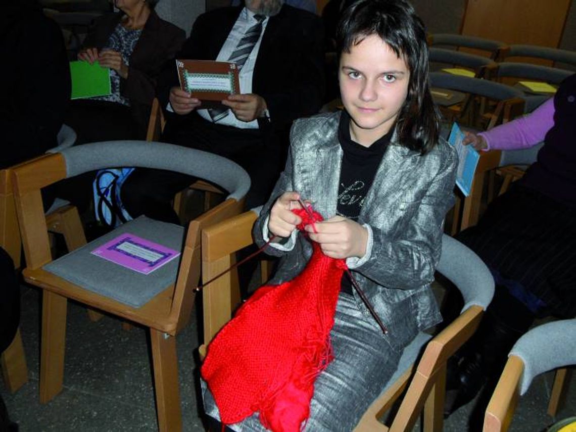 Marysia z szalem dla Orkiestry