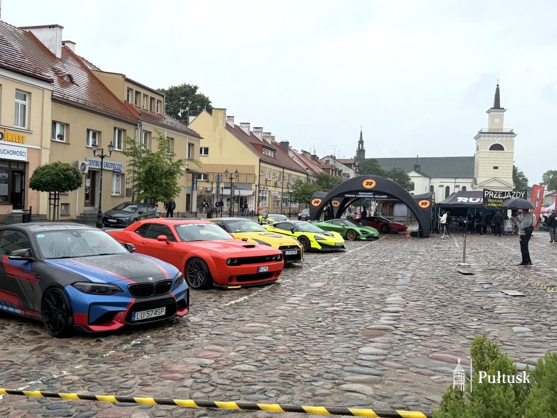 Motoryzacyjne atrakcje na pułtuskim rynku Motoryzacyjne atrakcje na pułtuskim rynku