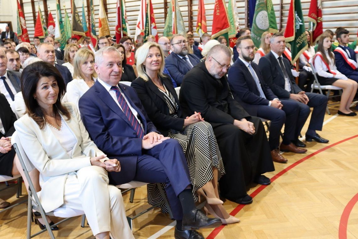 NA BAZIE PRZESZŁOŚCI BUDUJEMY TERAŹNIEJSZOŚĆ I PRZYSZŁOŚĆ