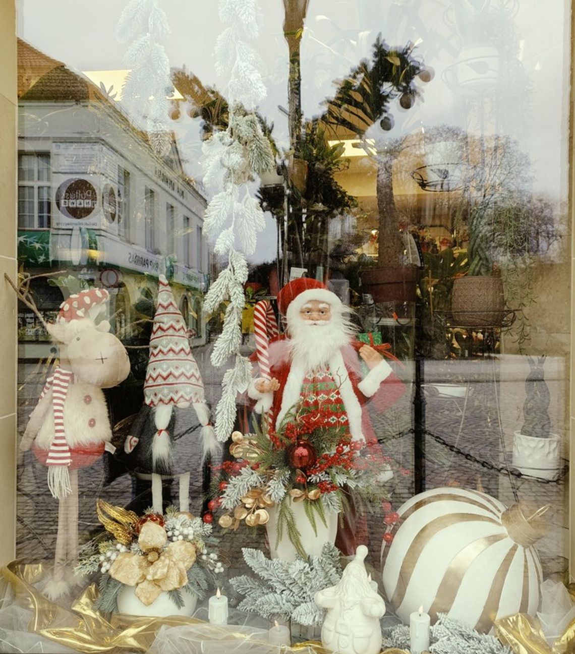 NA ŚWIĘTOJAŃSKIEJ ŚWIĄTECZNIE NA ŚWIĘTOJAŃSKIEJ ŚWIĄTECZNIE