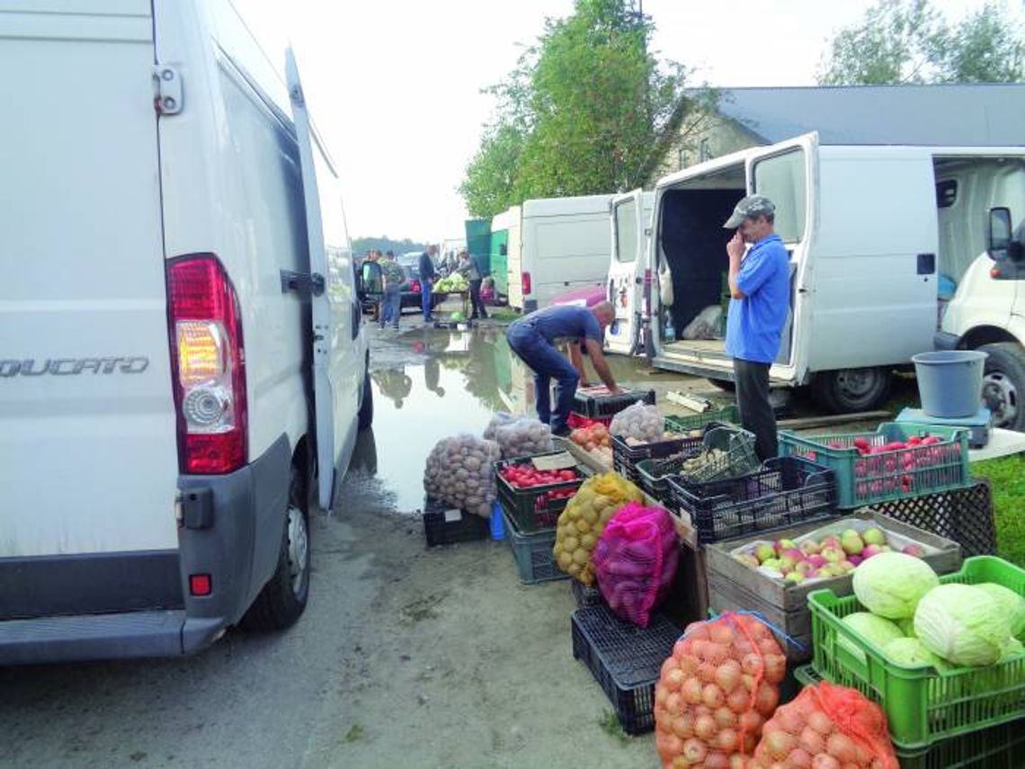 Na targowicy w niedzielę
