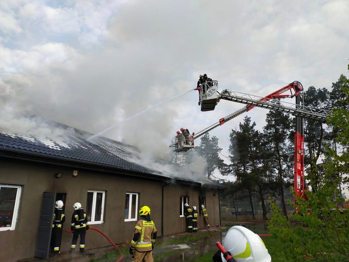 NASIELSK. Gigantyczny pożar stolarni w Paulinowie