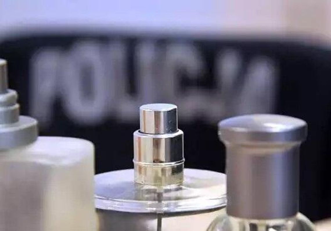 Nastolatkowie ukradli perfumy