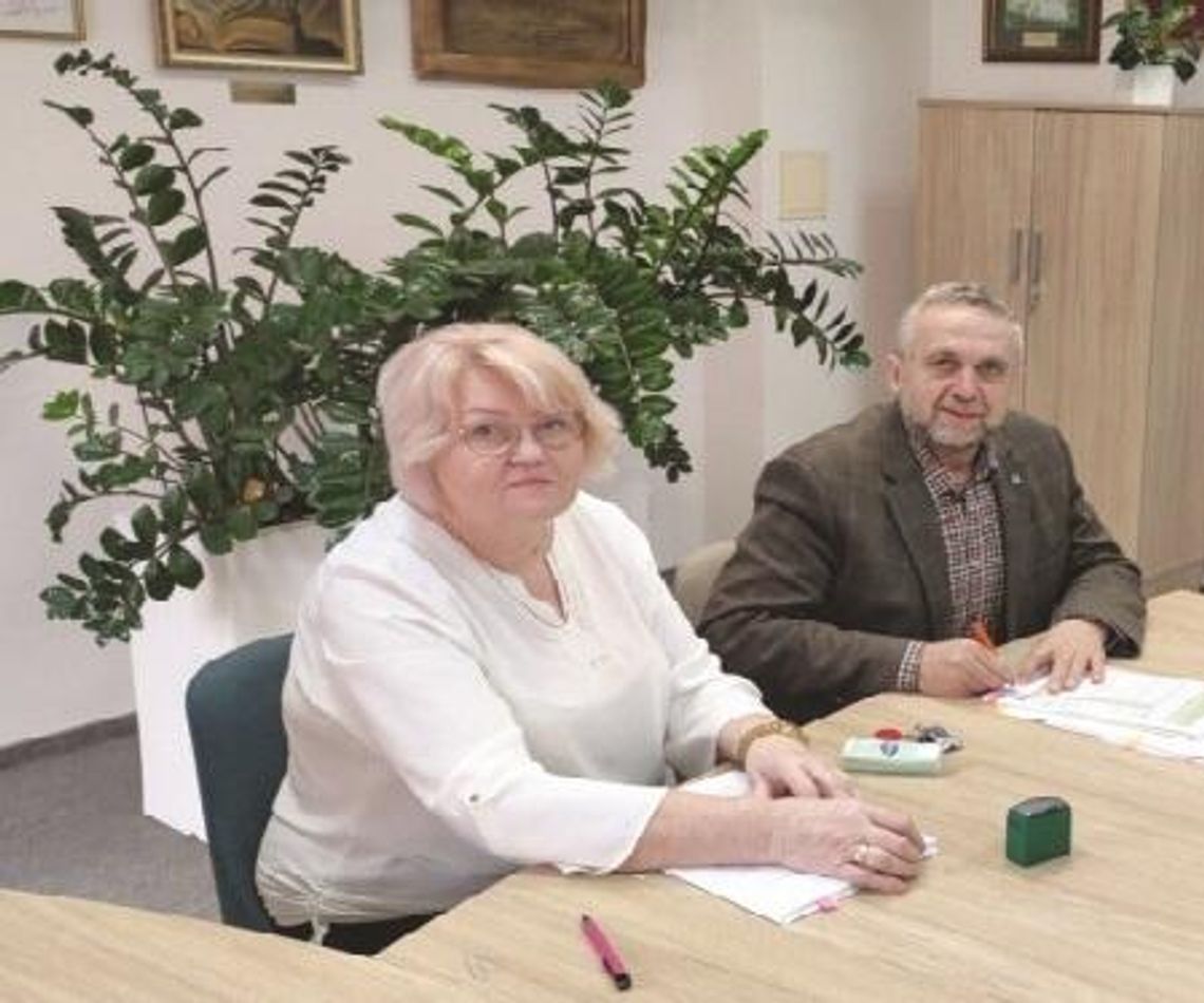 Nie chcą puścić skarbniczki na emeryturę?