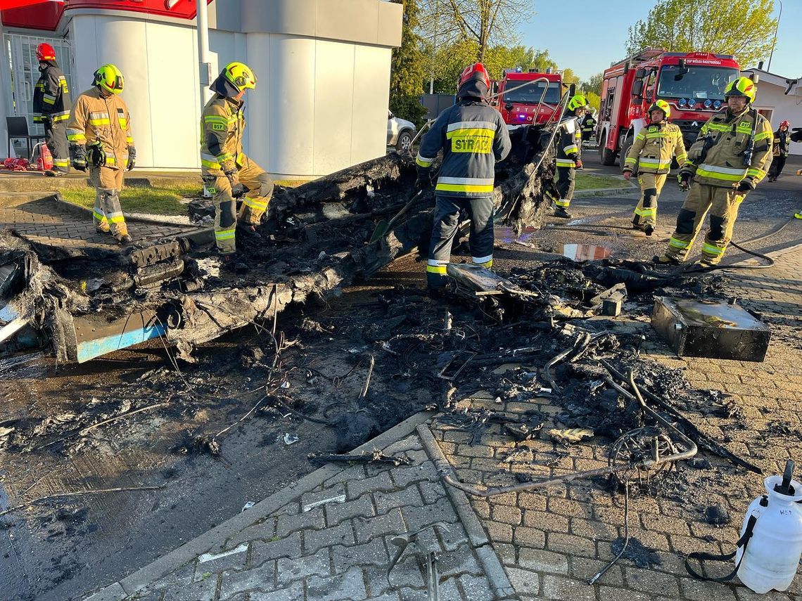NIEPORĘT. Pożar w Porcie Pilawa, spłonęła motorówka