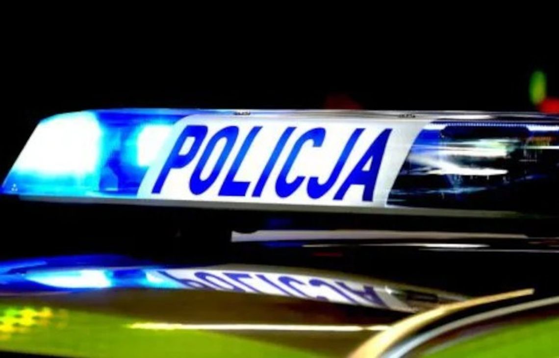 Nietrzeźwy kierowca wjechał w zaparkowany pojazd