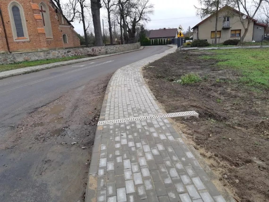 Nowy chodnik i otoczenie świetlicy