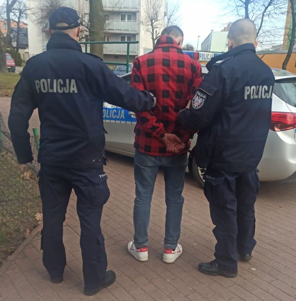 NOWY DWÓR MAZ. Pościg za złodziejami kosmetyków
