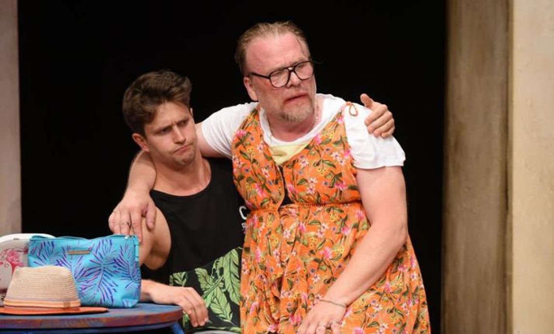 O co biega z klubem mężusiów i czy stanie się cud – czyli co proponuje Teatr Capitol?