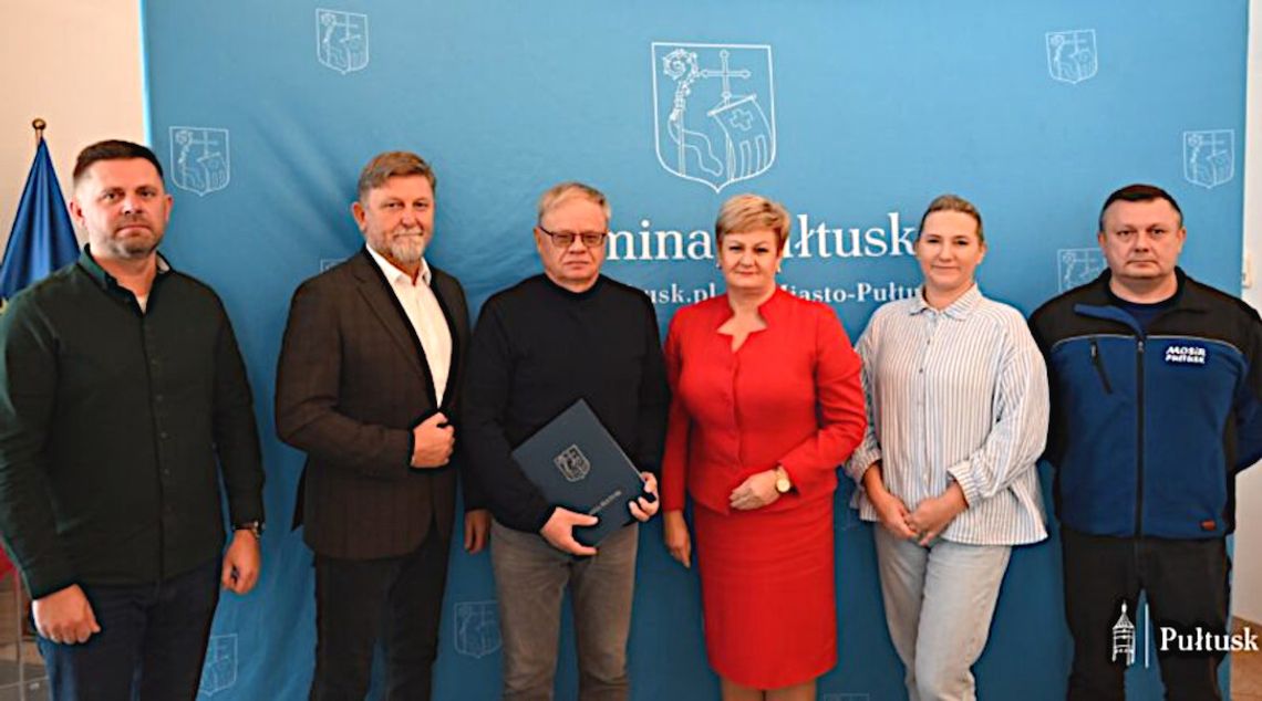 odpisanie umowy na wykonanie zadania „Modernizacja węzła sanitarnego męskiego w pływalni miejskiej w Pułtusku”