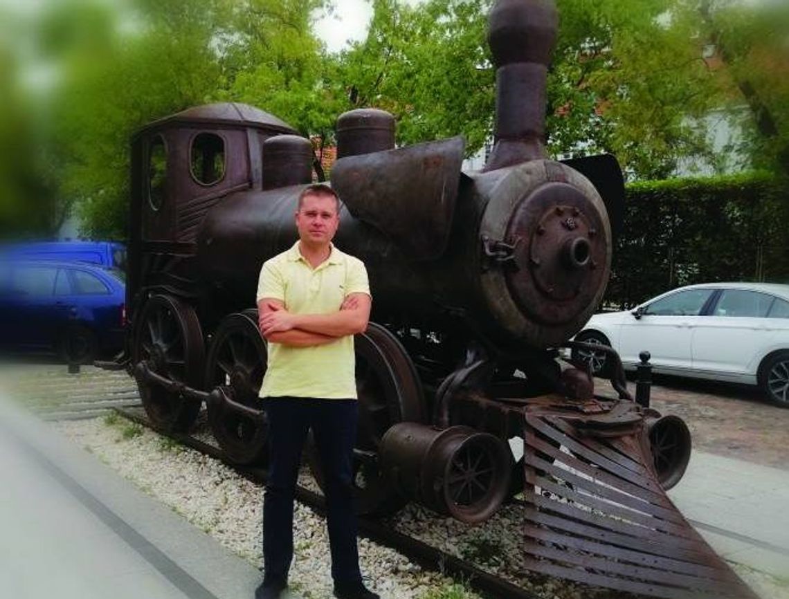 PAROWÓZ JUŻ SIĘ SZYKUJE DO DROGI