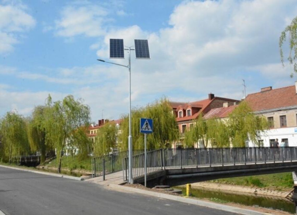 Pierwsze maszty oświetlenia solarnego