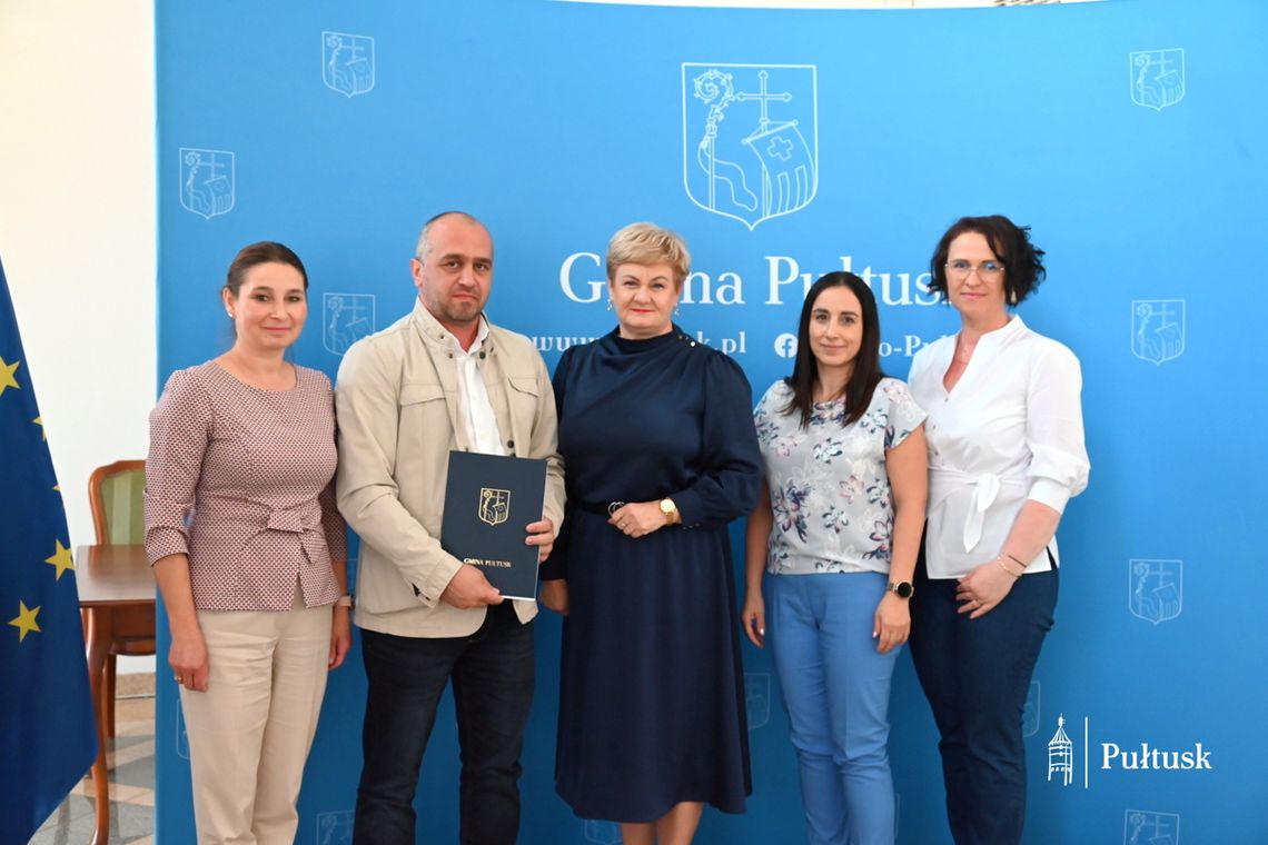 Podpisano umowę na wymianę pokrycia dachu budynku mieszkalnego przy ul. Traugutta 23 w Pułtusku Podpisano umowę na wymianę pokrycia dachu budynku mieszkalnego przy ul. Traugutta 23 w Pułtusku