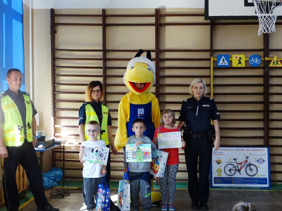 Policjanci i Mrówka w szkole