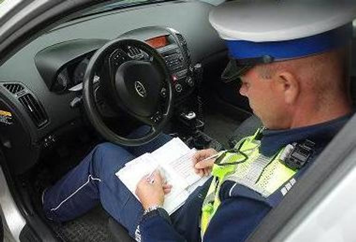POLICJANCI ZAPOBIEGLI TRAGEDII NA DRODZE