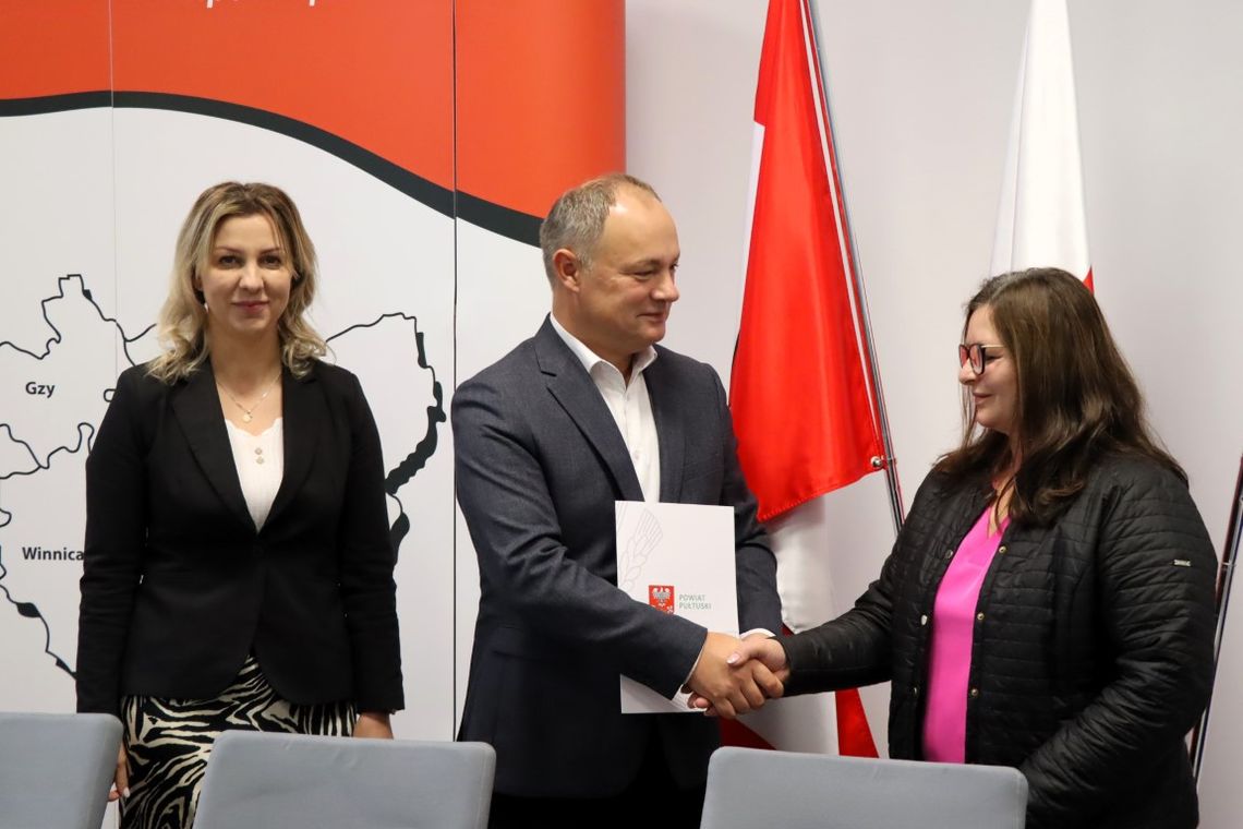 Przebudowa drogi powiatowej Pułtusk-Psary – podpisanie umowy z wykonawcą