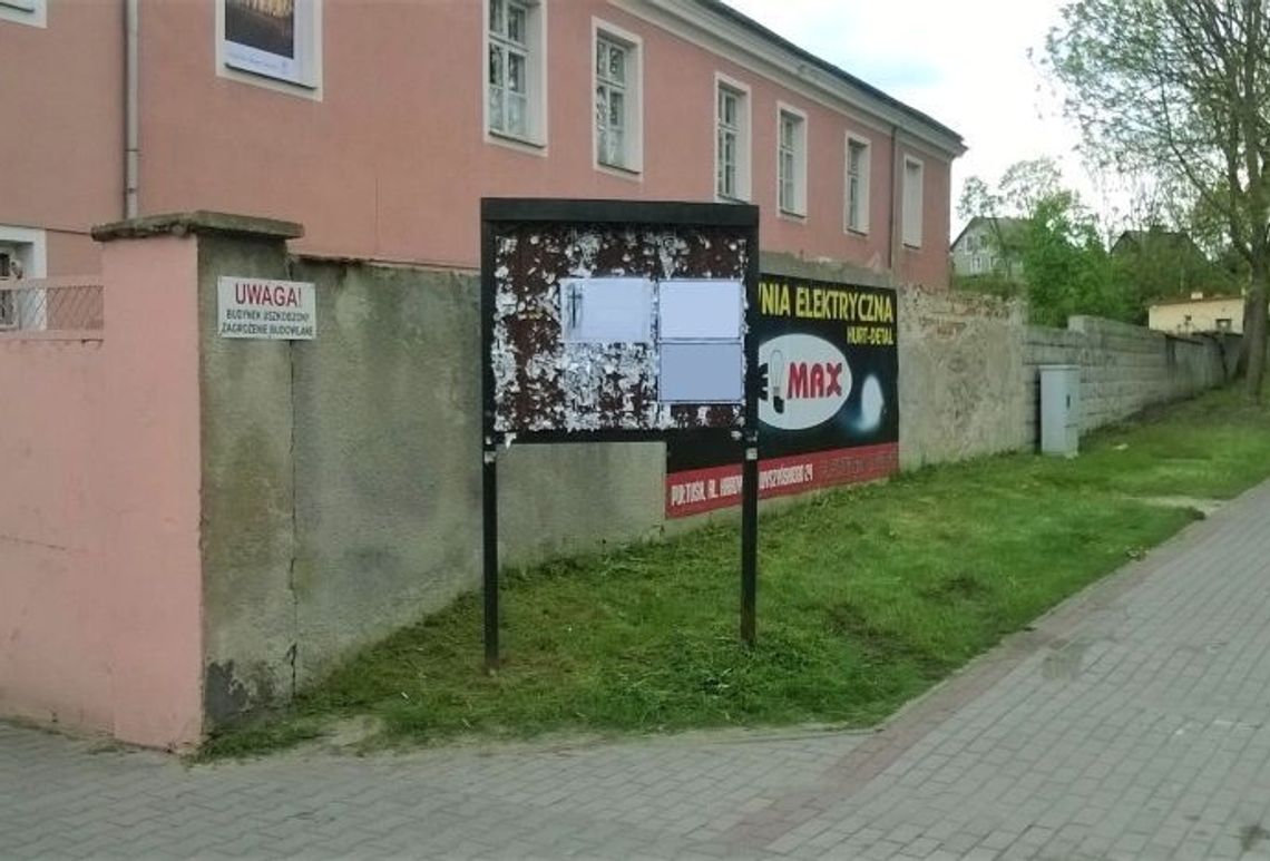 Przestawią tablice na nekrologi