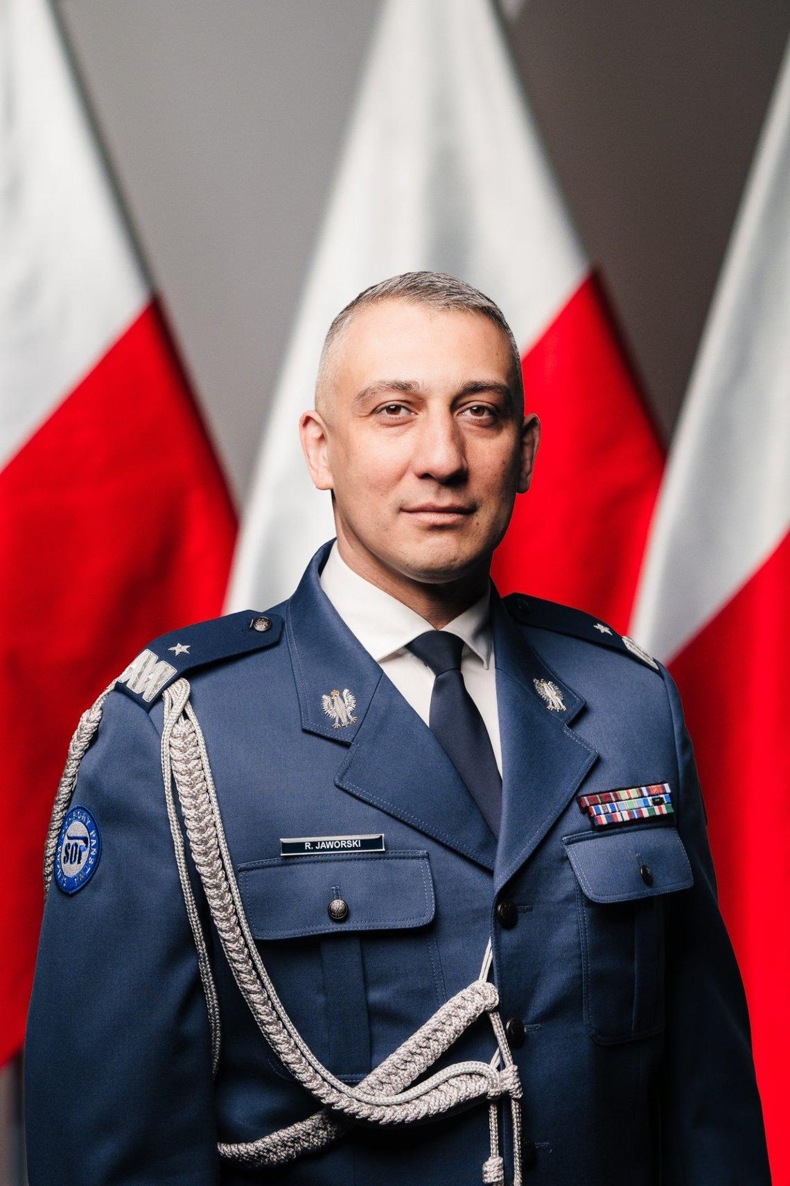 Pułtuszczanin doradcą prezydenta Karola Nawrockiego KIM JEST RADOSŁAW JAWORSKI? Gen. bryg. SOP Radosław Jaworski urodzony: 27 kwietnia 1981 r. w Pułtusku związany z Pułtuskiem: absolwent Wyższej Szkoły Humanistycznej im. Aleksandra Gieysztora wykształcenie: politologia, specjalność "Polityka Bezpieczeństwa Państwa" służba: od 2004 r. w Biurze Ochrony