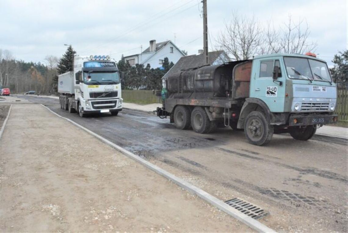 Robią asfalt na Bartodziejskiej