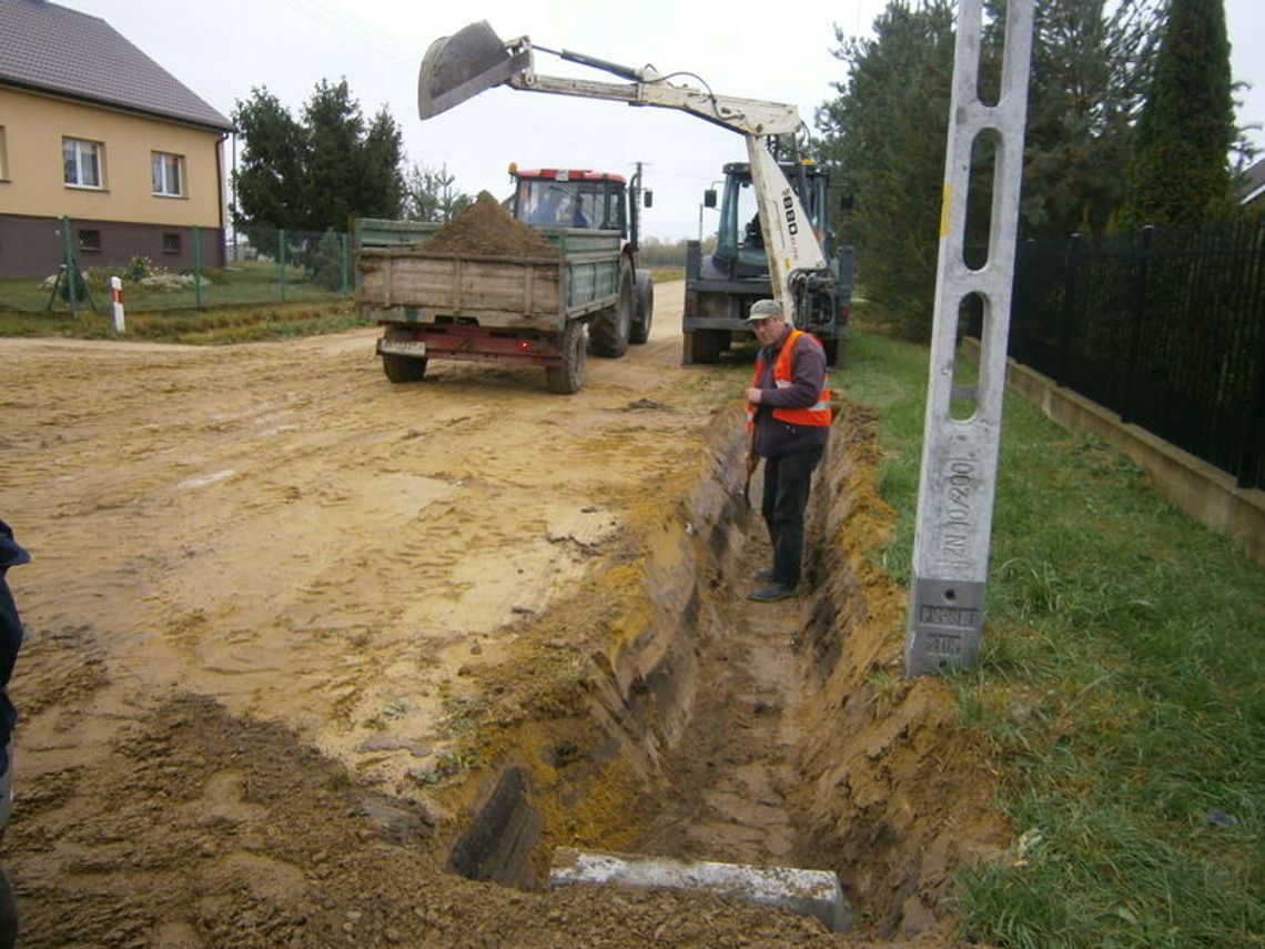 Roboty drogowe w Płocochowie