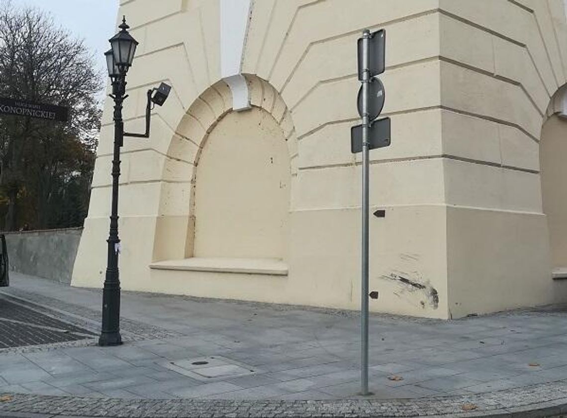Samochodem uszkodził dzwonnicę