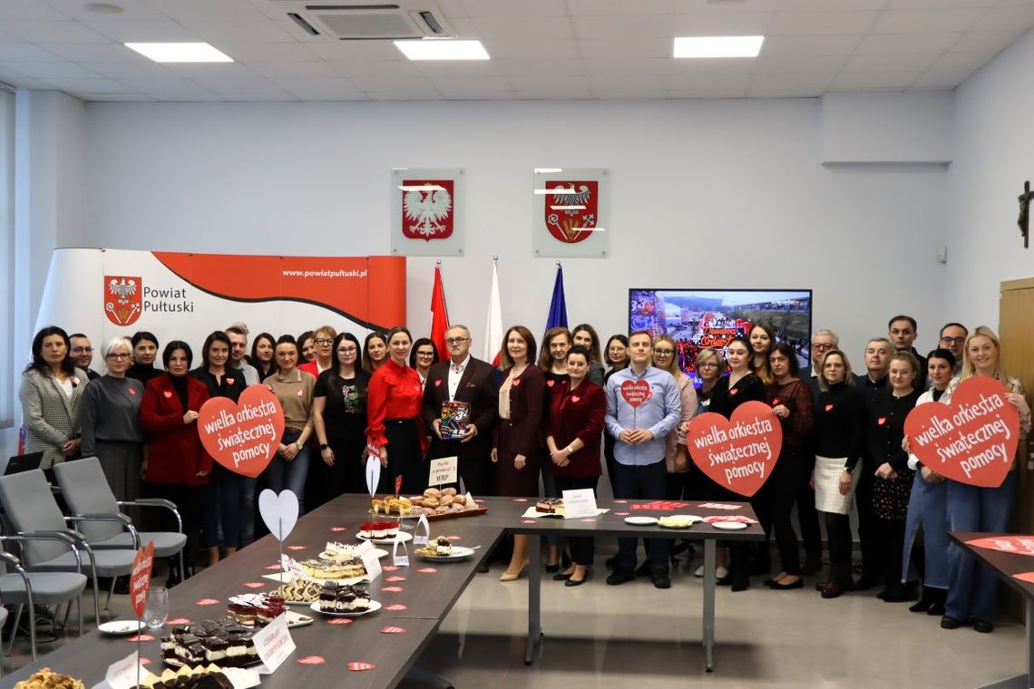„Słodki piątek za serduszko” – pracownicy Starostwa Powiatowego w Pułtusku zagrali dla WOŚP