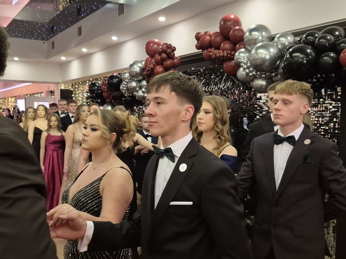 Studniówka uczniów Zespołu Szkół Centrum Kształcenia Rolniczego w Golądkowie. Galeria zdjęć