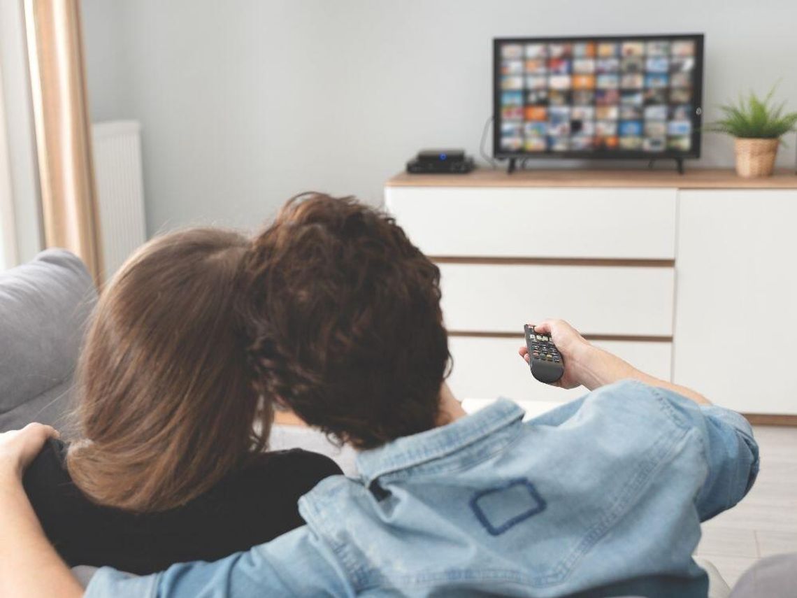 Świat filmów i seriali w internecie - gdzie szukać plotek i wiadomości?