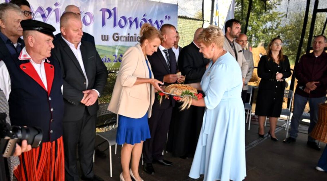 Święto Plonów w Trzcińcu. Obrzęd dzielenia się chlebem. Film Święto Plonów w Trzcińcu. Obrzęd dzielenia się chlebem. Film