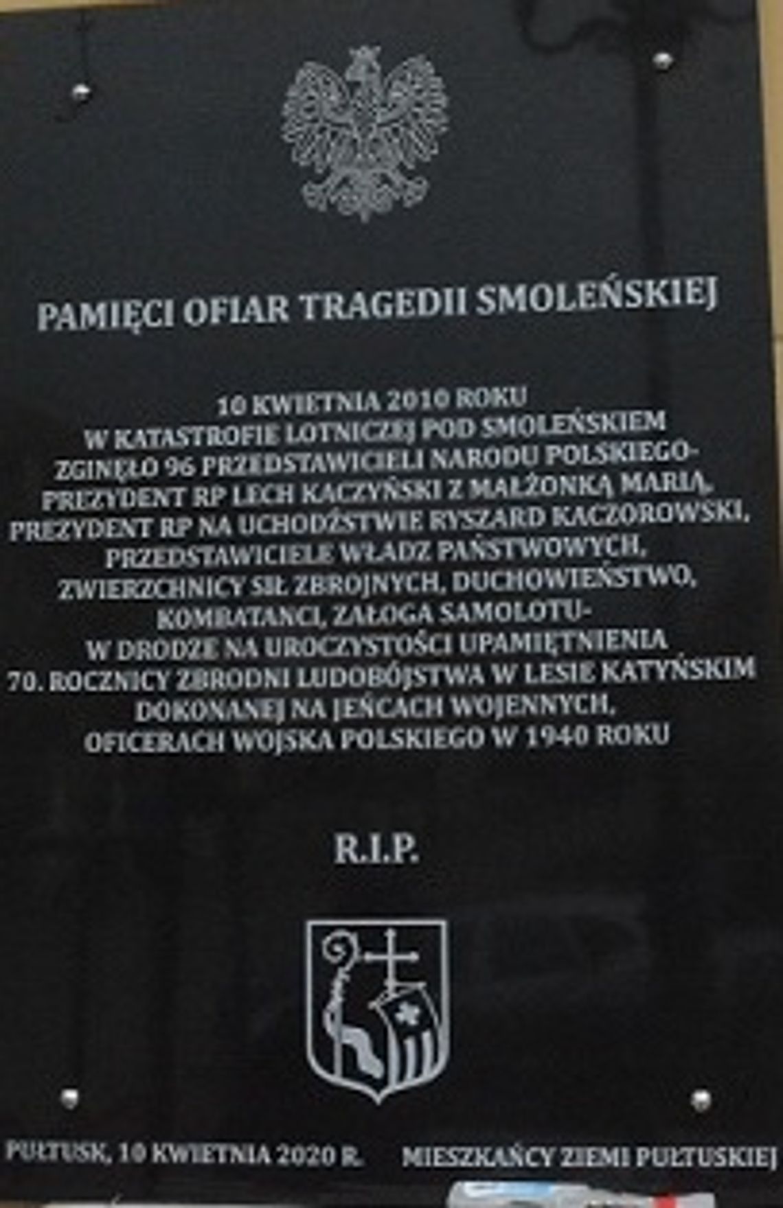 Tablica smoleńska budzi emocje
