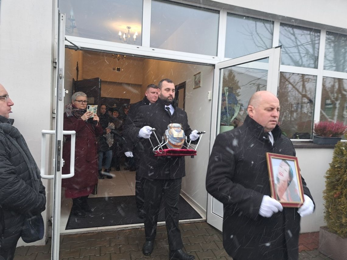 Tłumy pożegnały Anetę