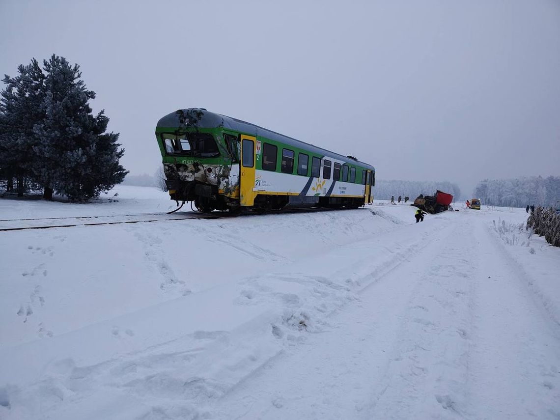 Tragiczne zderzenie na przejeździe kolejowym. Nie żyje operator koparki