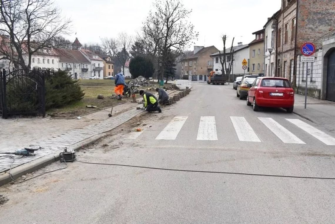 Trwają prace na placu Piłsudskiego