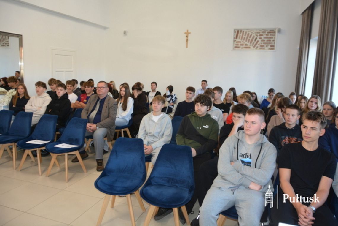 Uczniowie Liceum Ogólnokształcącego im. Piotra Skargi poznawali pracę pułtuskiego samorządu
