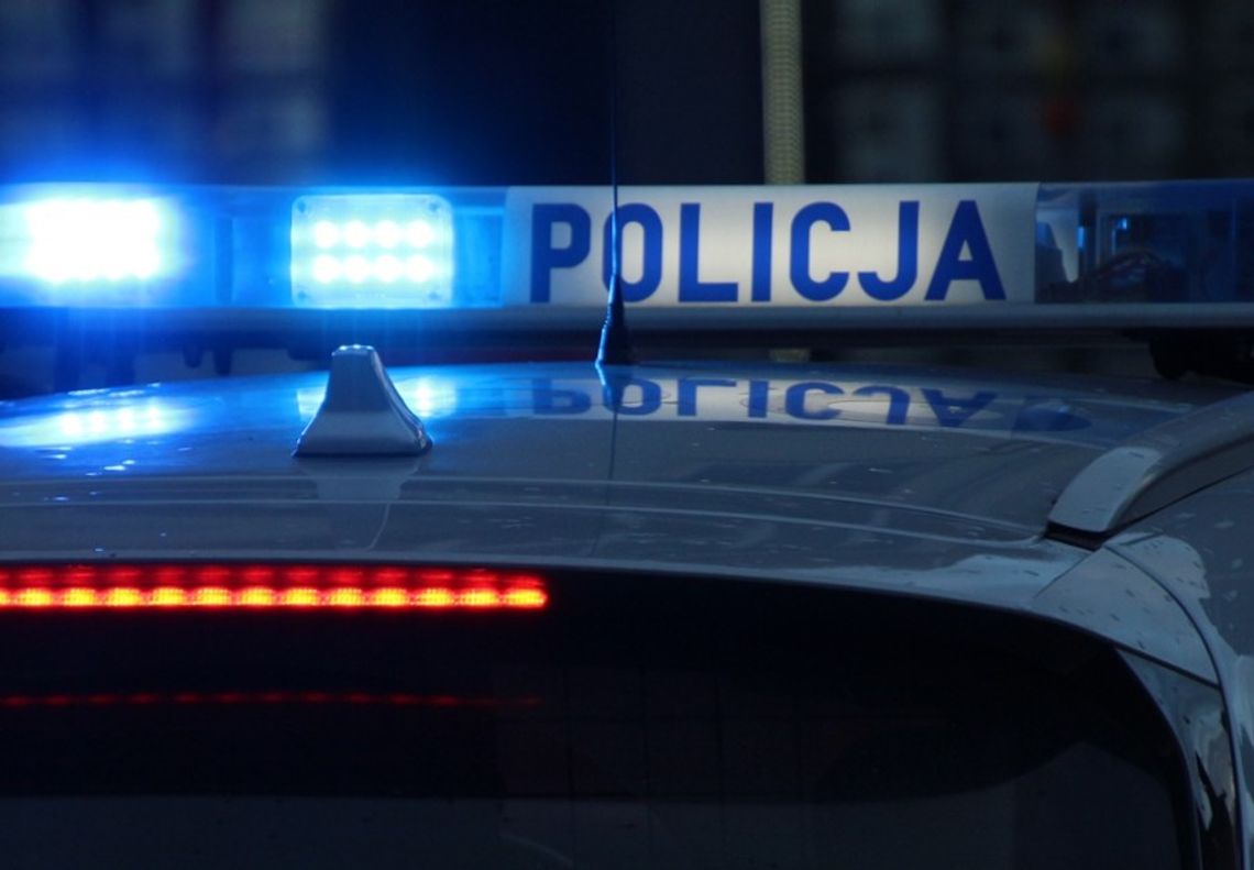 Uderzył przechodnia butelką Uderzył przechodnia butelką