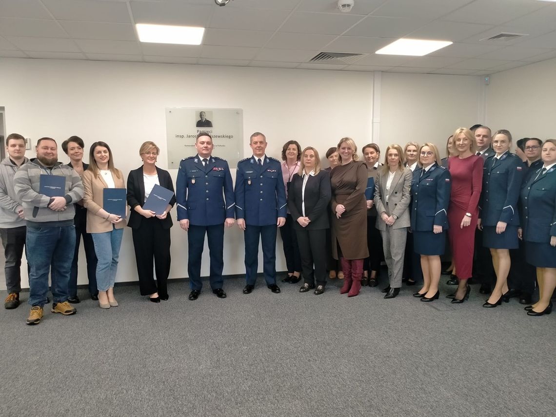 W podziękowaniu za każdy dzień wspólnej pracy, za profesjonalizm, uśmiech i nieocenioną pomoc